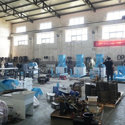 Automatische sich hin- und herbewegende Fisch-Zufuhr-Kugel-Maschine 380Volt mit hohem Ausschuss