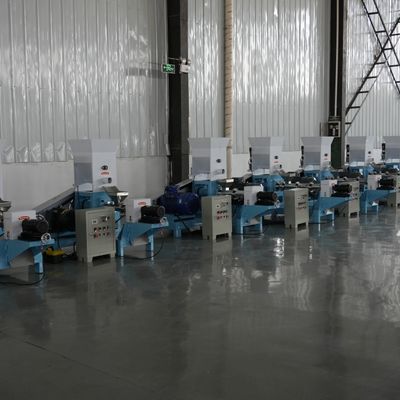 MIKIM-Gras-Karpfen-Fisch-Zufuhr-Kugel bearbeitet nass Art 450kg/H maschinell