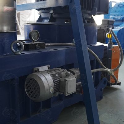 Sägemehl-Brennholz-Kugel Soems hölzerne, die Maschine 100-4000kg/H mit Dieselmotor herstellt